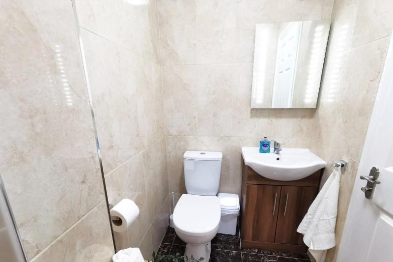 Very Central 1bed new refurbish - image 14
