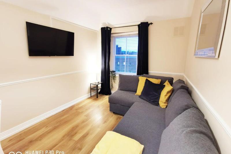 Very Central 1bed new refurbish - image 7