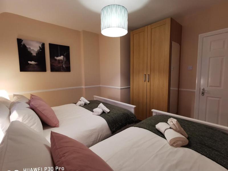 Very Central 1bed new refurbish - image 5