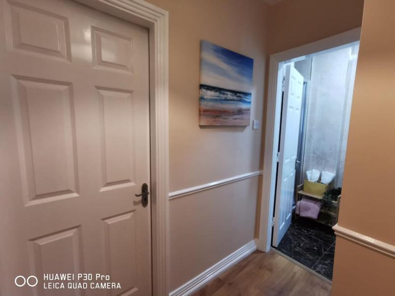 Very Central 1bed new refurbish - image 4