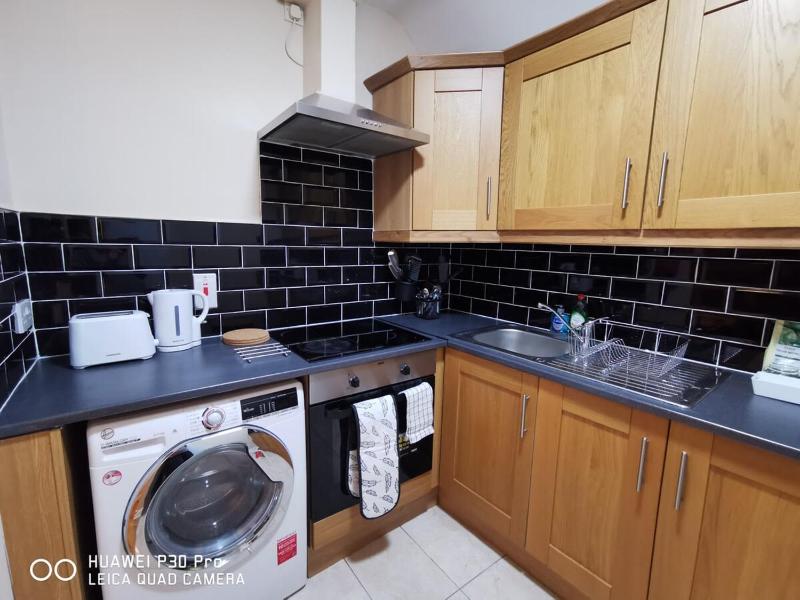 Very Central 1bed new refurbish - image 2