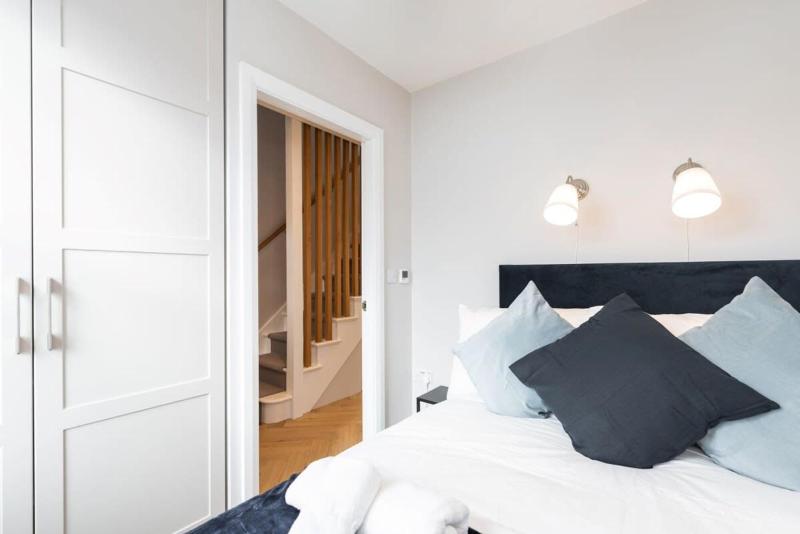 LOVELY 2bed HOME with patio & fast reliable WIFI - image 16