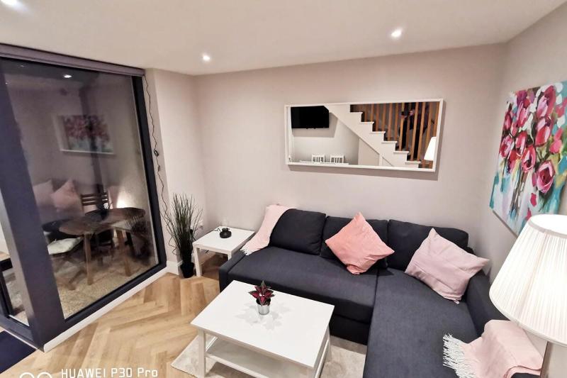 LOVELY 2bed HOME with patio & fast reliable WIFI - image 14
