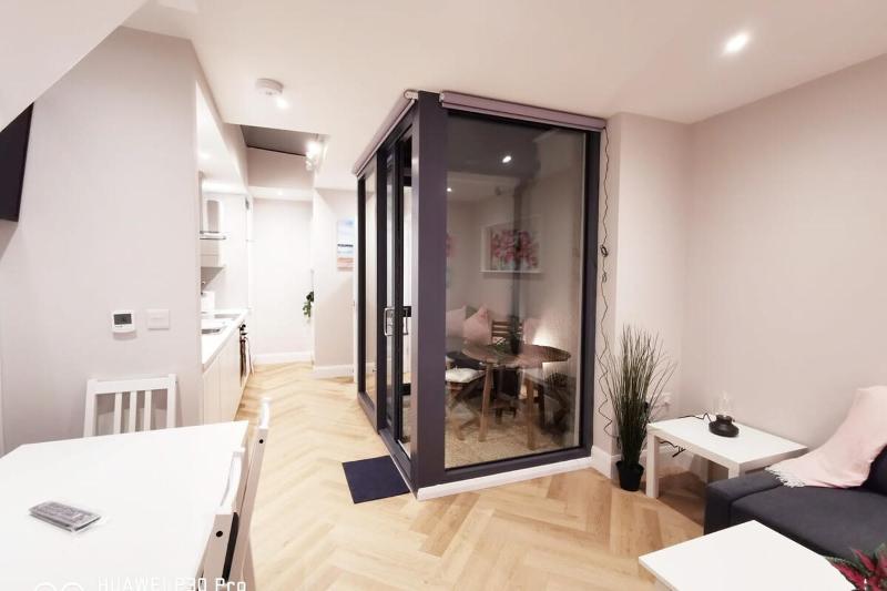LOVELY 2bed HOME with patio & fast reliable WIFI - image 11