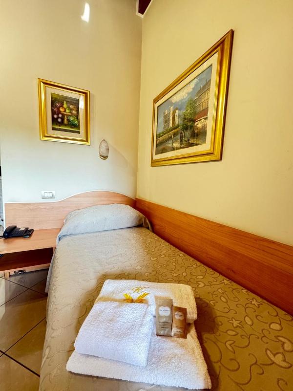Single Room image 2