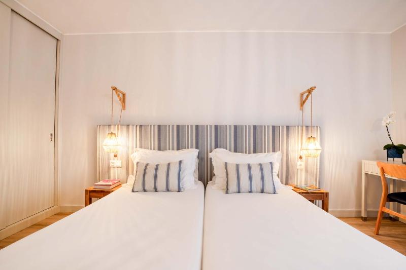 One-Bedroom Apartment with City View image 3