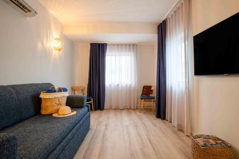 One-Bedroom Apartment with City View image 4