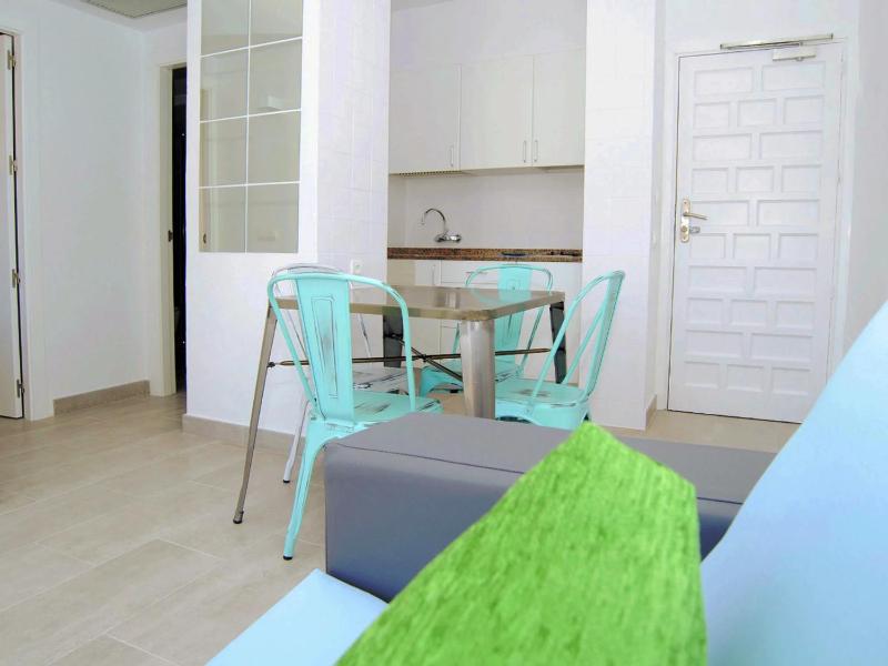 Superior One-Bedroom Apartment image 3