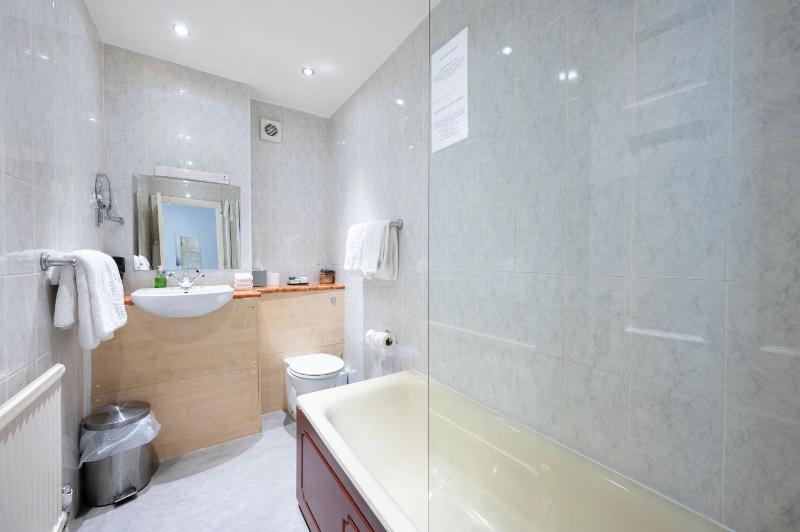 Double or Twin Room - Lower Ground Floor image 2