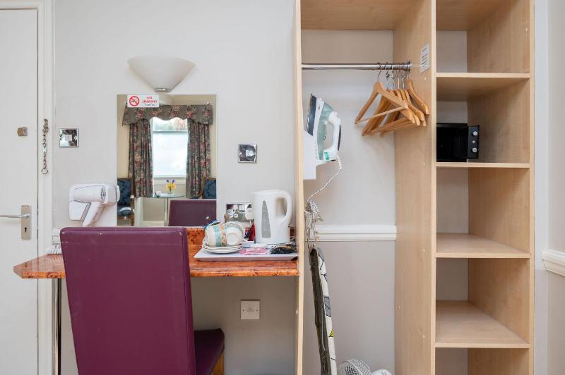 Double or Twin Room - Lower Ground Floor image 4