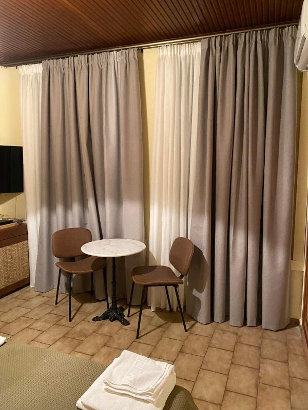 Standard Double Room image 4