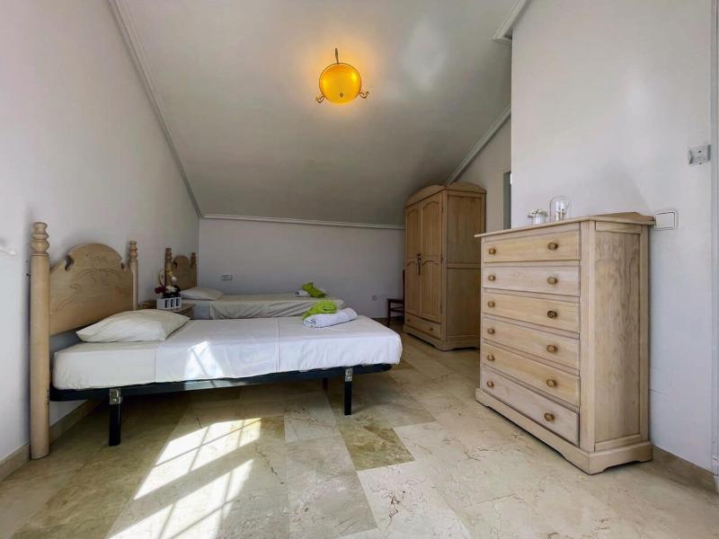 3 Bed Townhouse Overlooking Com Pool LD314 - image 8