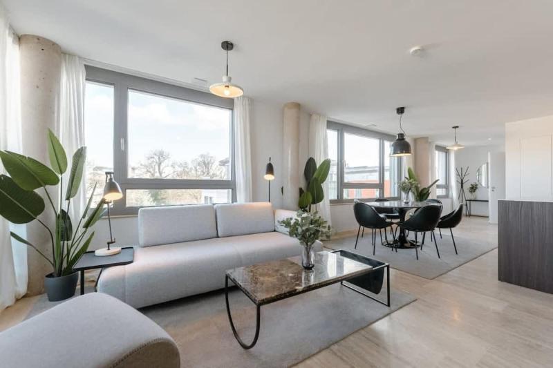 City Luxury with City Views in Ville Haute - image 1