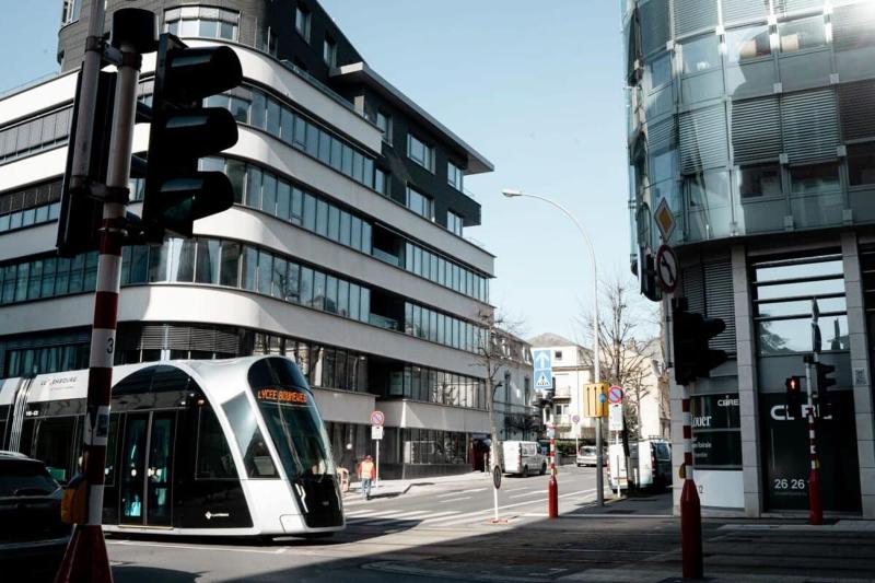 City Luxury with City Views in Ville Haute - image 3