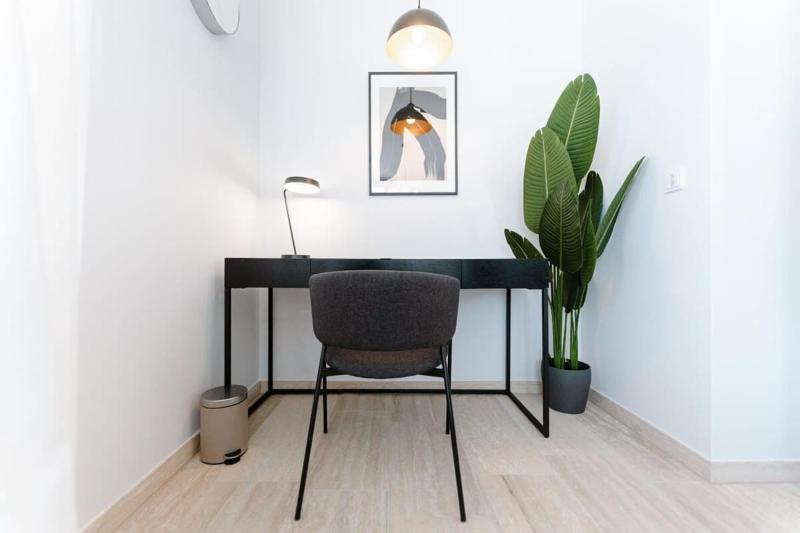 City Luxury with City Views in Ville Haute - image 9