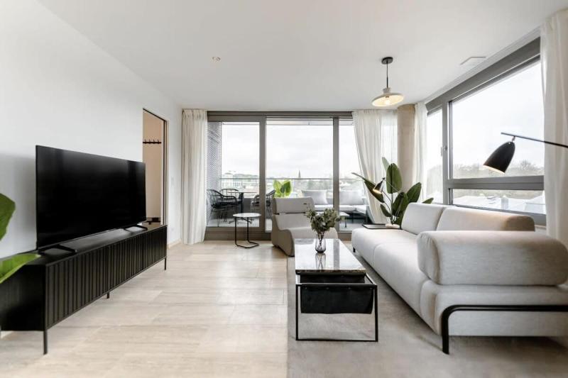 City Luxury with City Views in Ville Haute - image 8