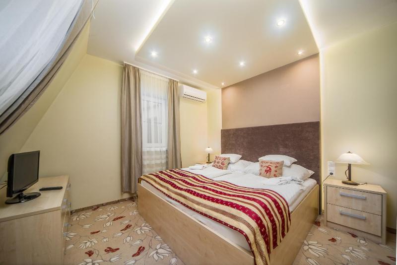 Standard Double Room image 3