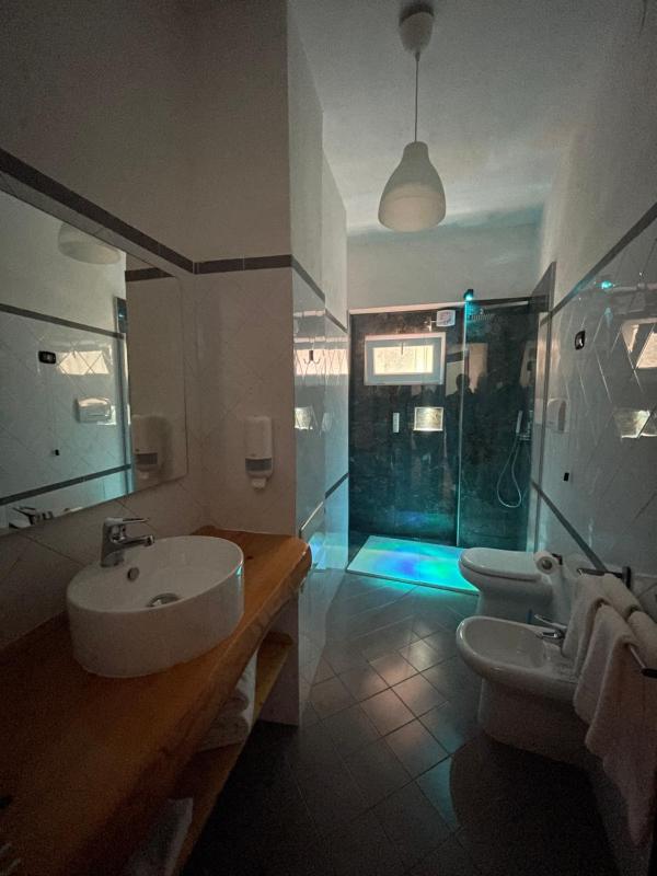 Dante Rooms - image 5