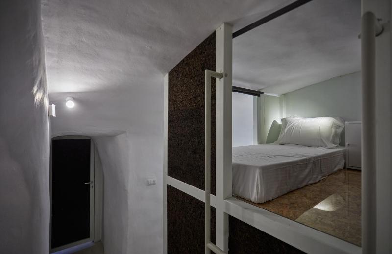 Hostel 16 Oia - image 8