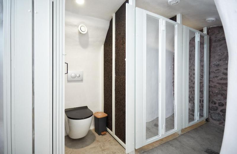 Hostel 16 Oia - image 7