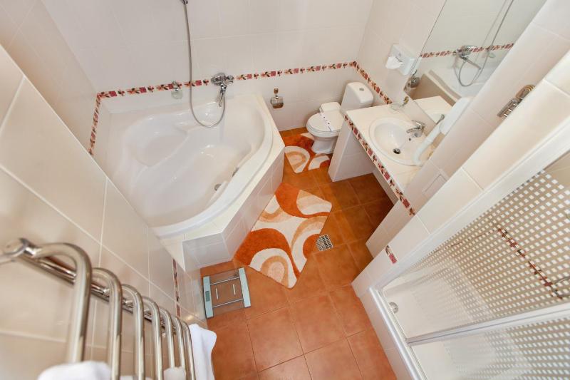 Apartment image 3
