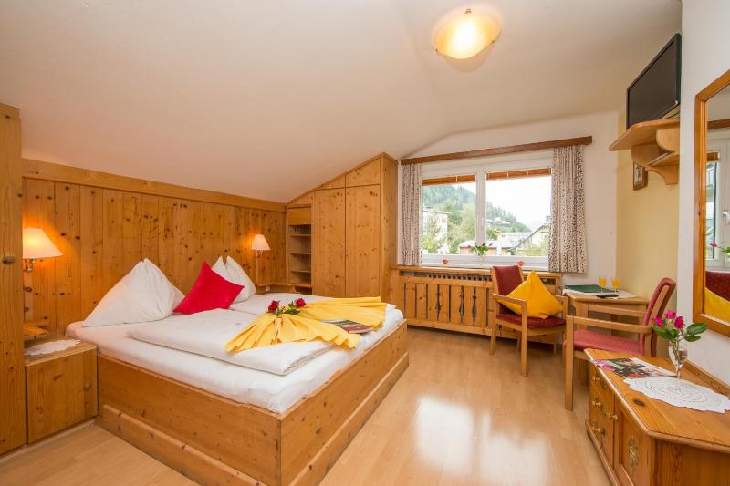 Double Room image 3