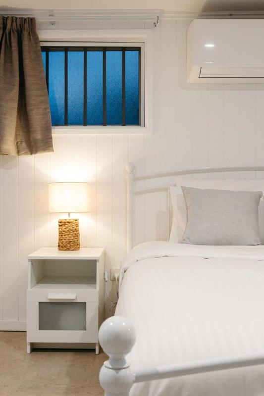 Moffat Beach Coastal Contemporary Unit B - image 26