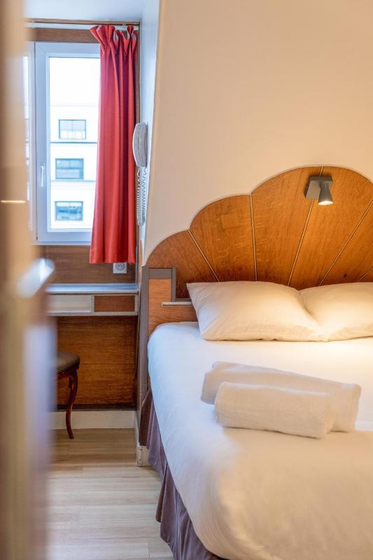 Double Room with Private Shower and Toilet image 1