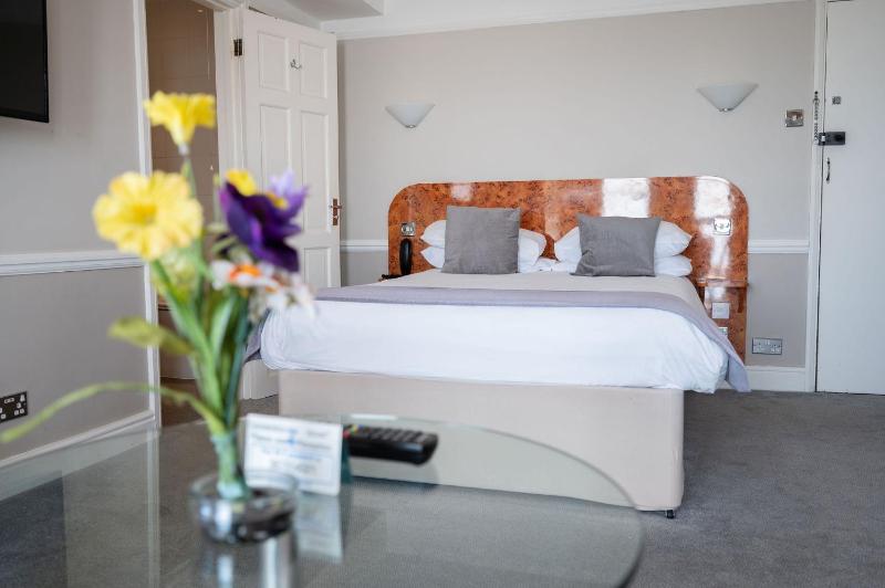 Double Room with Balcony and Sea View image 4