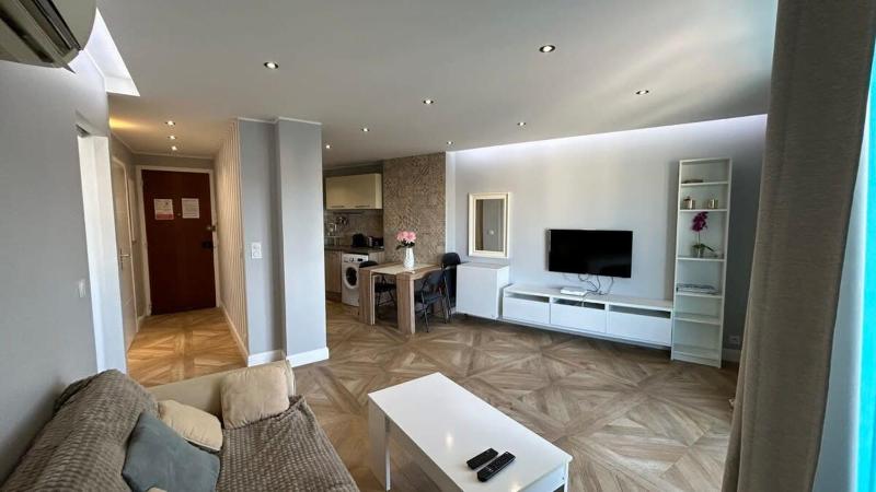B018-Bright apartment with balcony - Cannes Croisette - image 1