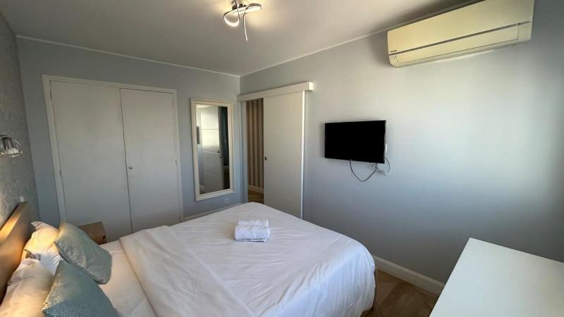 B018-Bright apartment with balcony - Cannes Croisette - image 2