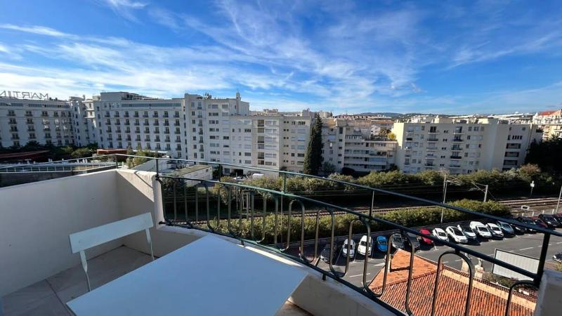 B018-Bright apartment with balcony - Cannes Croisette - image 12