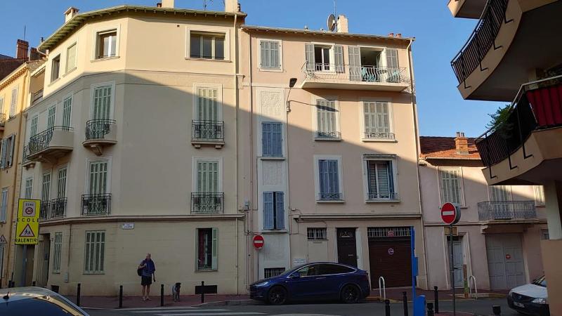 B042-Functional apartment with balcony Suquet Cannes - image 15