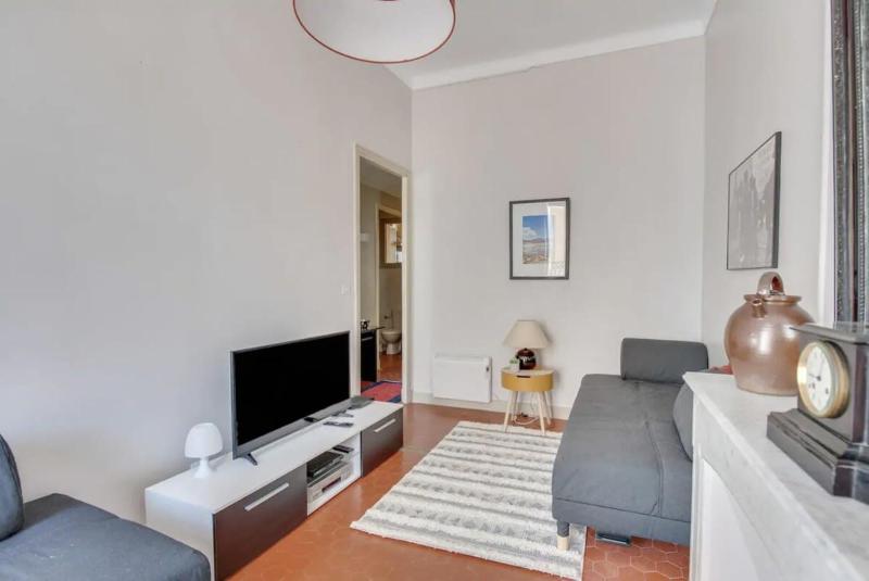A084-Welcoming apartment in Rue d'Antibes the heart of Cannes - image 2