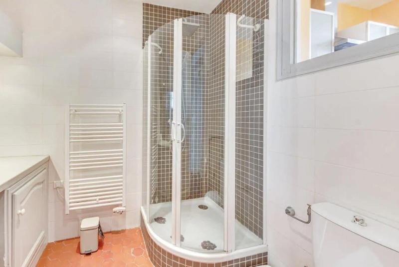 A084-Welcoming apartment in Rue d'Antibes the heart of Cannes - image 11