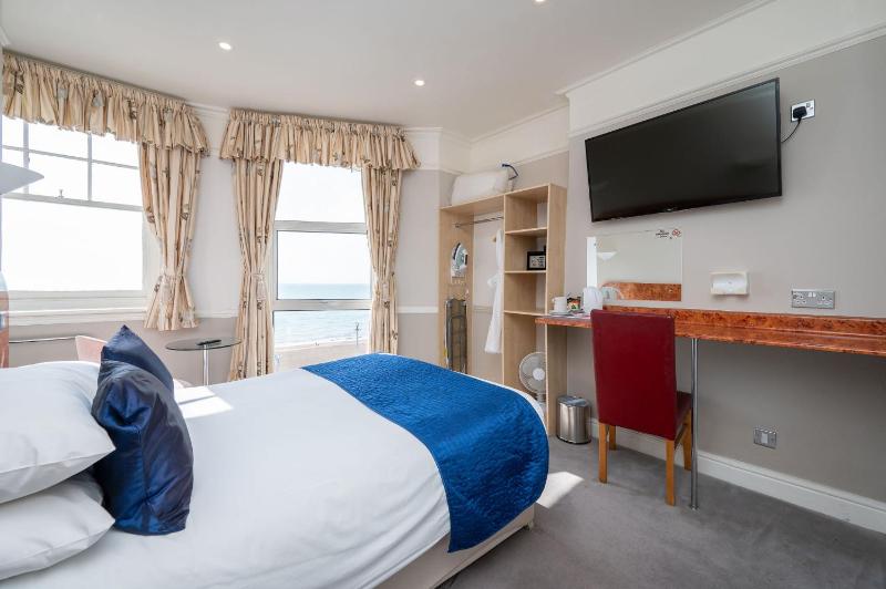 Cosy Double Room with Sea View image 3