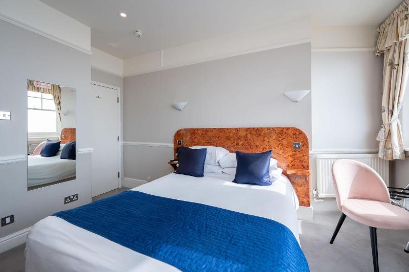Cosy Double Room with Sea View image 4