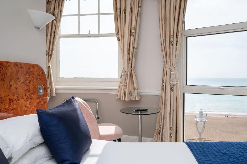 Cosy Double Room with Sea View image 1