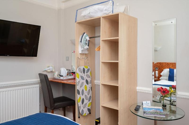 Double Room image 3