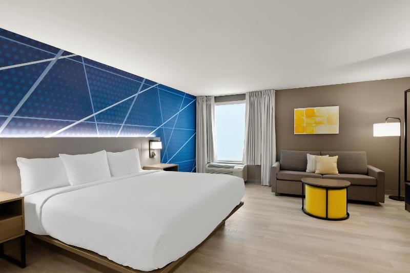 King Suite with Sofa Bed - Non Smoking/Pet Friendly image 3