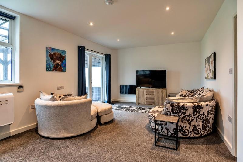 Finest Retreats - Classroom Lodge - Two Images