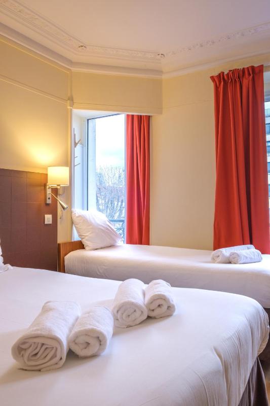 Triple Room with Private Shower and Toilet image 1