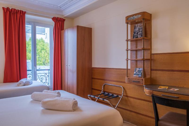 Triple Room with Private Shower and Toilet image 2