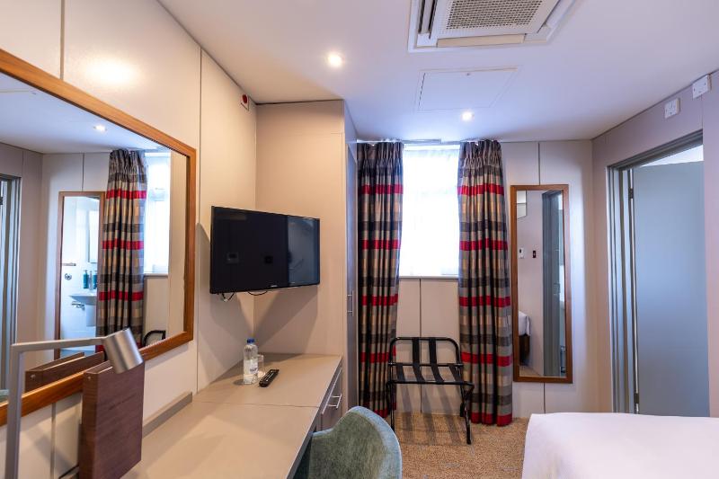Single Room image 4