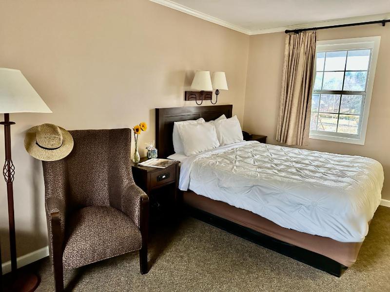 Queen Room image 1