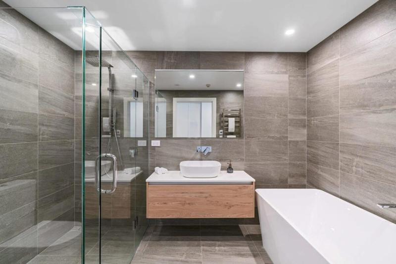 Lake View Studio Apartment - image 2