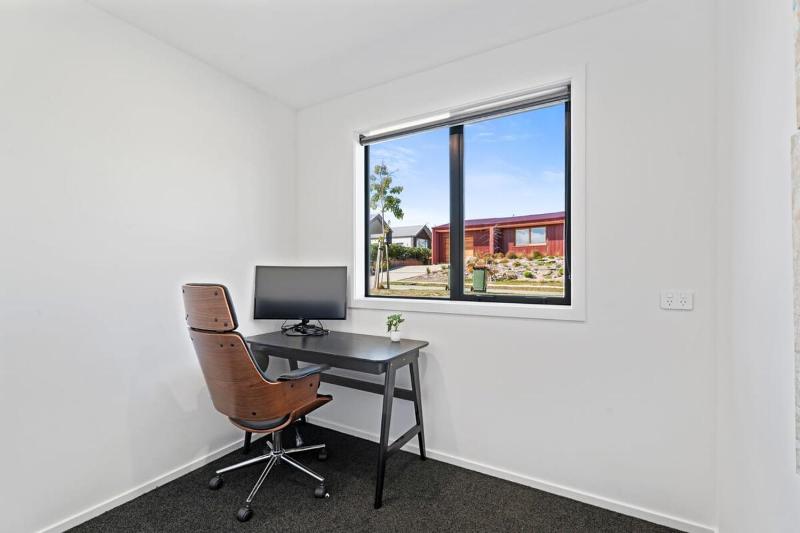 Views on Farrant - image 10