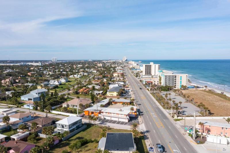 Coral Motel - Across from Public Beach Access - image 9