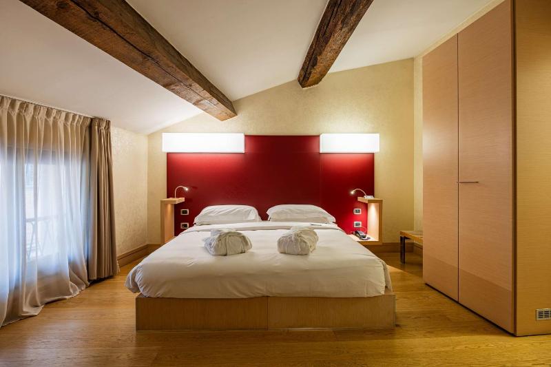 Superior Double Room image 1