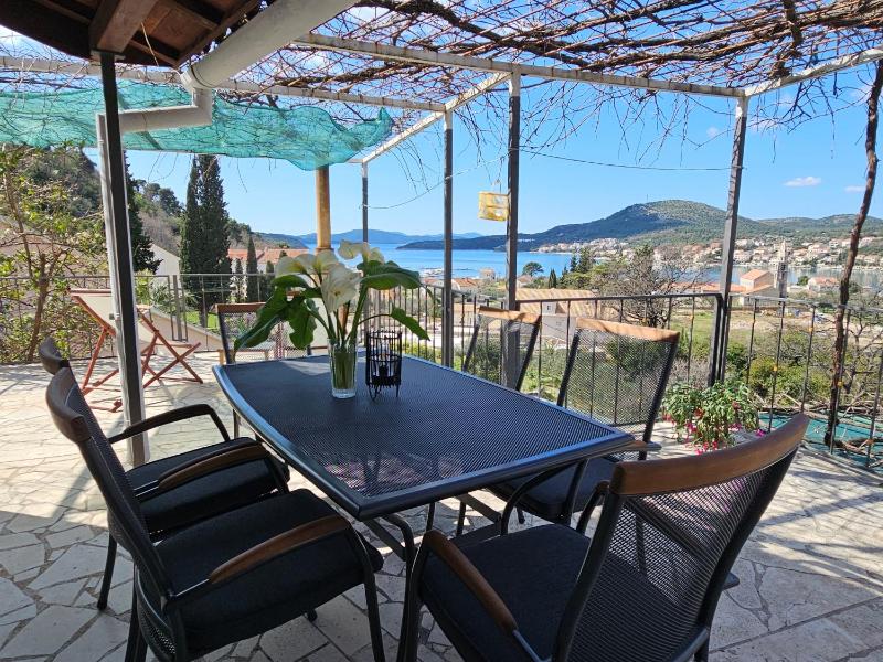 Two-Bedroom Apartment with Terrace and Sea View image 4